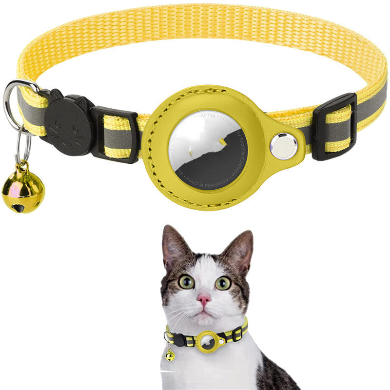 Yellow cat collar with a bell and reflective tag on a white background, featuring a cat wearing the collar, 
Mordenstore. 